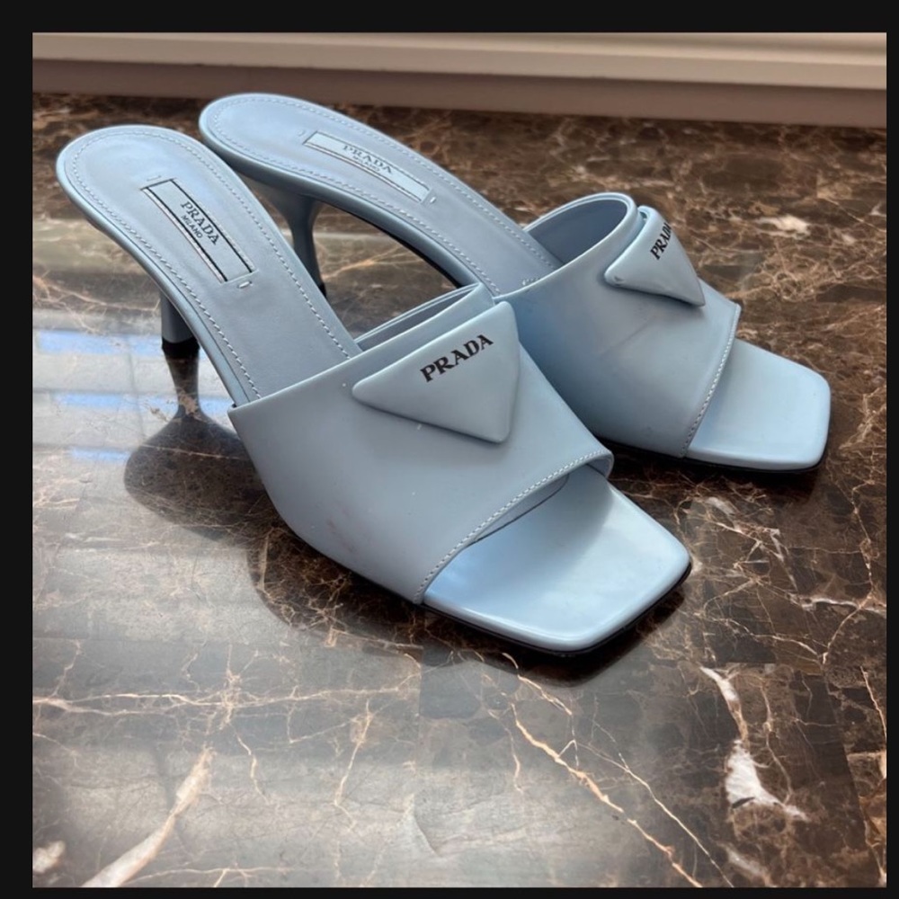 Beautiful Authentic Prada shoes (Size 8.5)